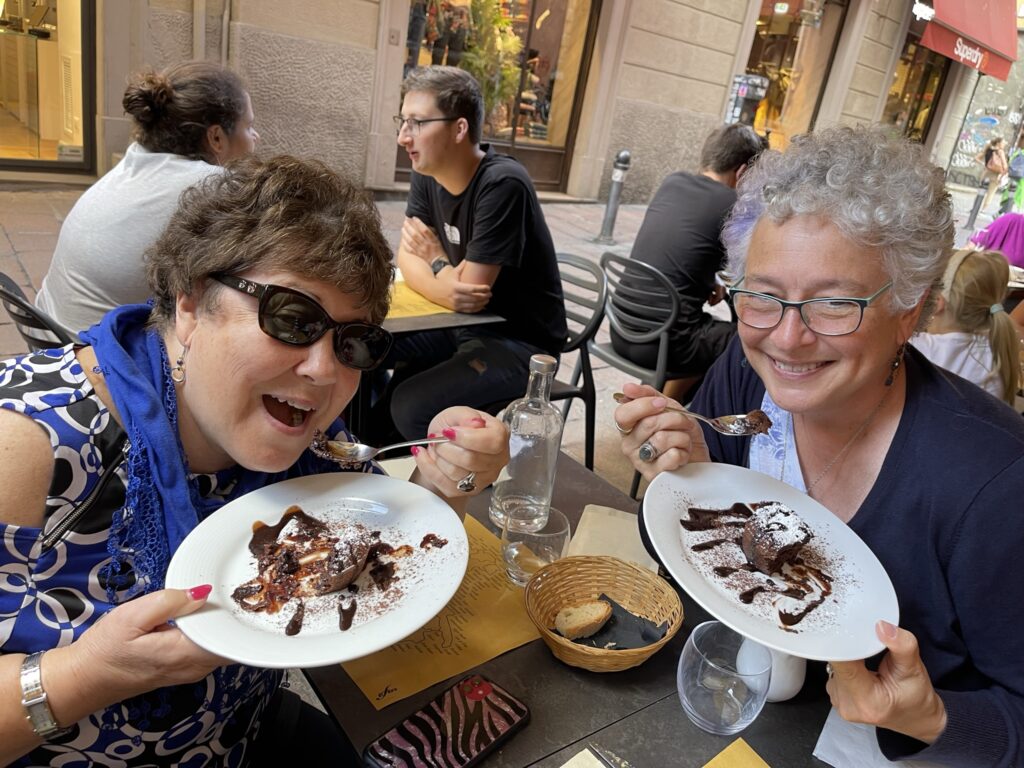 Marie Frantoni with an attendee of an Il Chiostro workshop